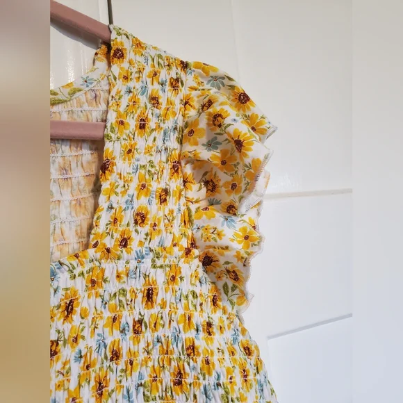 Adorable Cropped Smocked Top - Picture 4 of 4